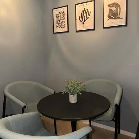 Aparthotel Roomies Living 3*