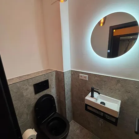 Roomies Living Aparthotel
