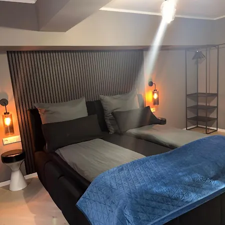 Roomies Living Aparthotel 3*