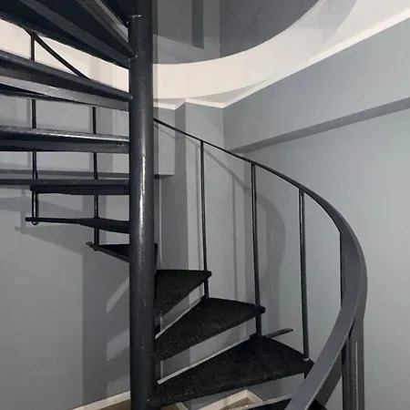 Roomies Living Aparthotel 3*
